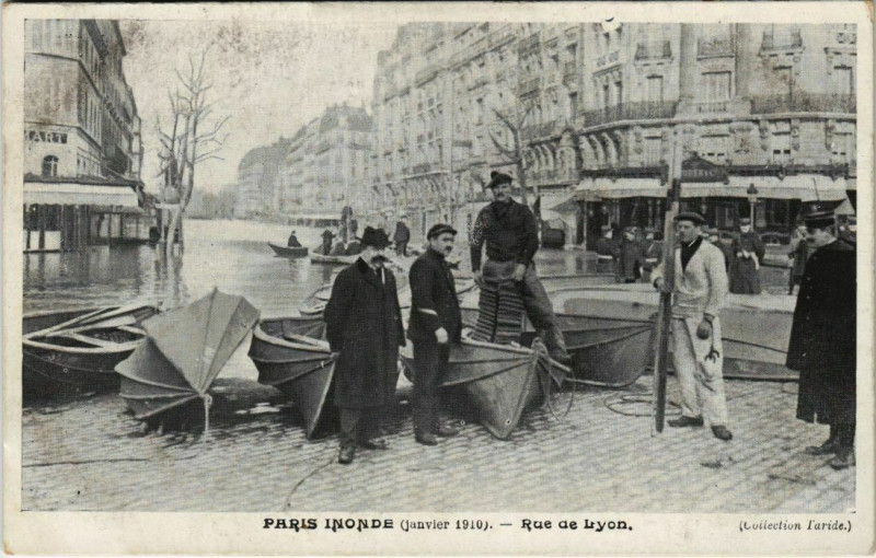 Carte postale ancienne Paris 12e - Rue de Lyon à Paris 12e