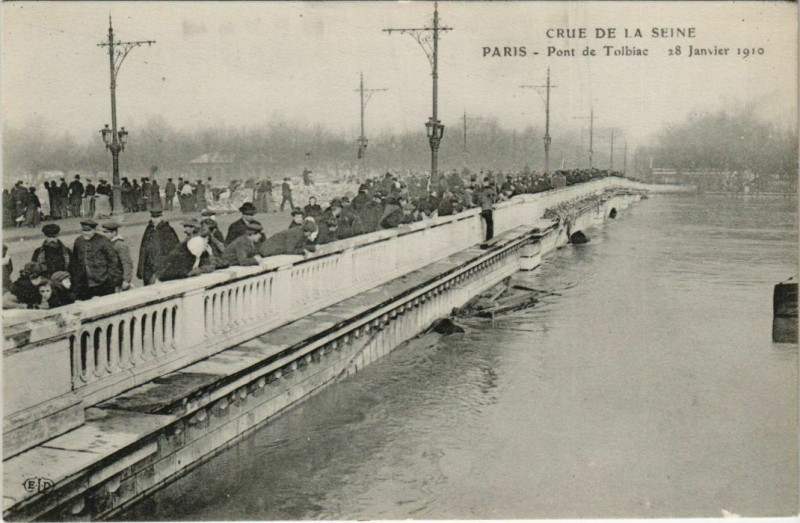 Carte postale ancienne Crue de la Seine - Pont de Tolbiac - 28 Janvier 1910 à Paris 12e
