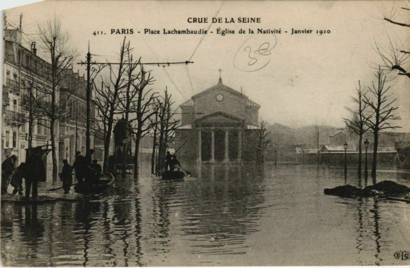 Carte postale ancienne Paris 12e - La Place et l'Eglise de la Nativité à Paris 12e