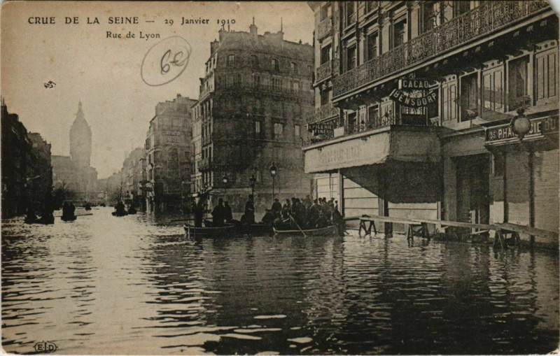 Carte postale ancienne Paris 12e - Rue de Lyon à Paris 12e