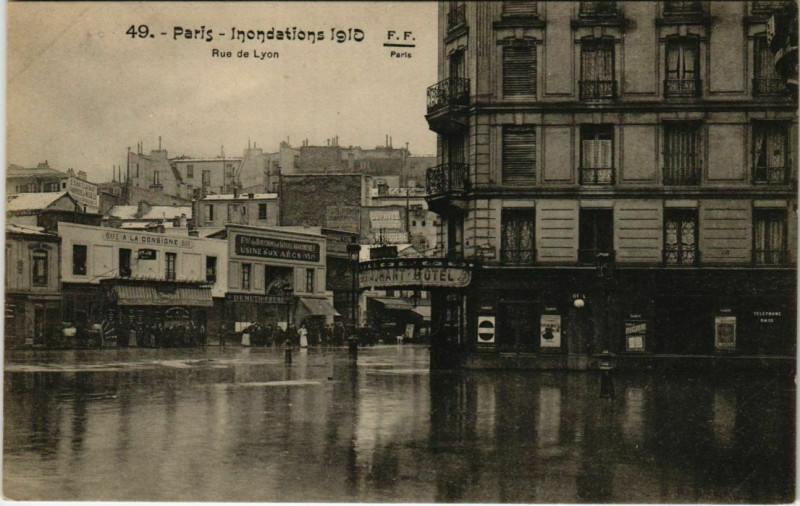 Carte postale ancienne Paris 12e - Rue de Lyon à Paris 12e