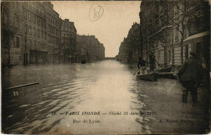 Carte postale ancienne Paris 12e - Rue de Lyon à Paris 12e