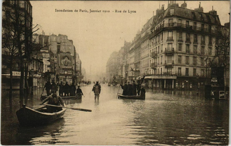 Carte postale ancienne Paris 12e - Rue de Lyon à Paris 12e