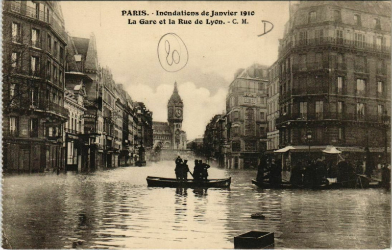Carte postale ancienne Inondations de Janvier 1910 -  La Gare et la Rue de Lyon à Paris 12e