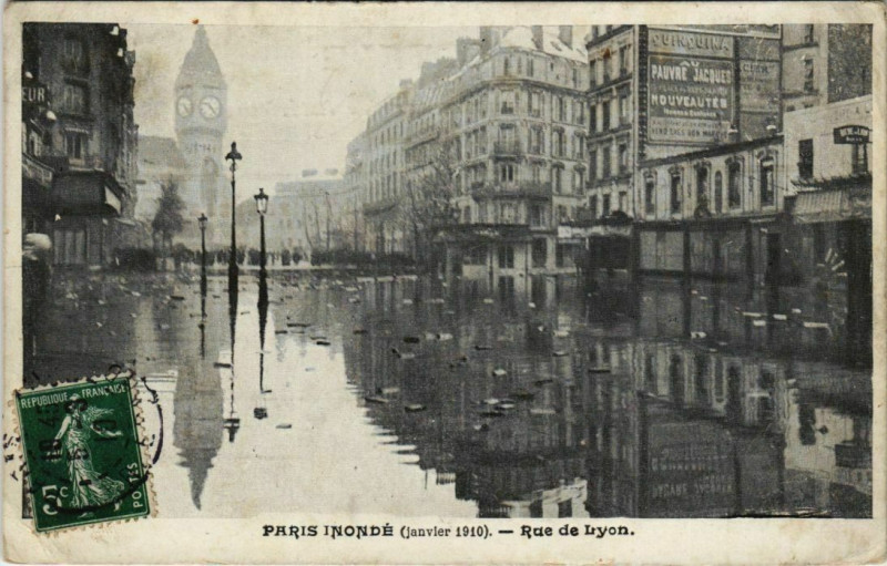 Carte postale ancienne Paris inondé (janvier 1910) - Rue de Lyon à Paris 12e