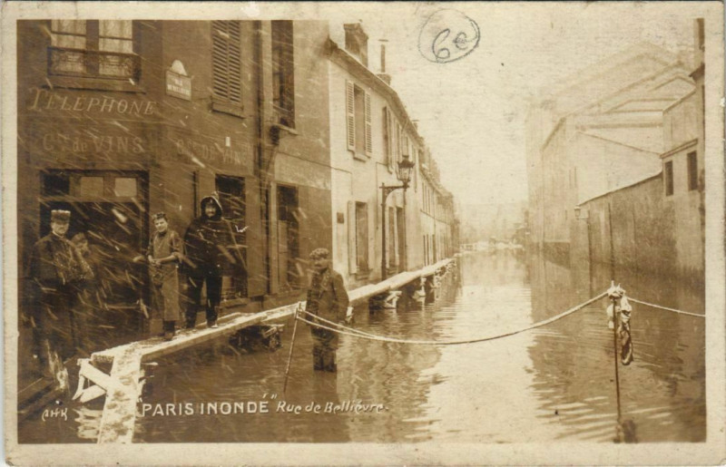 Carte postale ancienne Paris inondé - Rue de Bellièvre à Paris 13e
