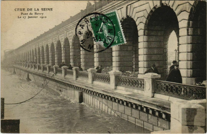 Carte postale ancienne Paris 12e - Pont de Bercy à Paris 12e