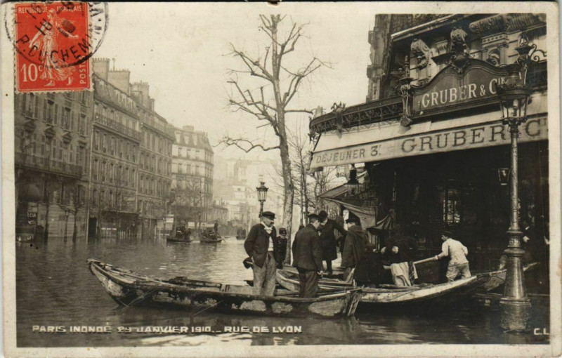 Carte postale ancienne Paris Innondé - Rue de Lyon à Paris 12e