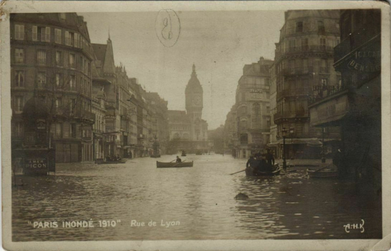 Carte postale ancienne Paris 12e - Rue de Lyon à Paris 12e