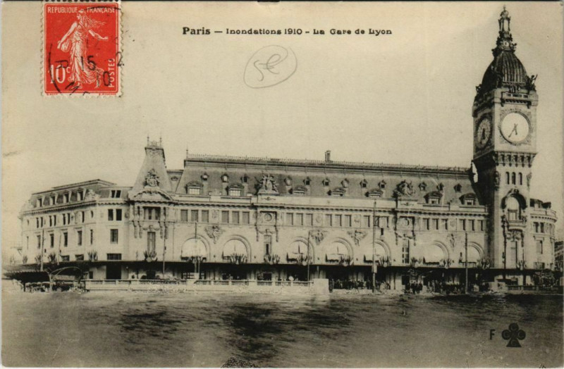 Carte postale ancienne Paris 12e - La Gare de Lyon  à Paris 12e