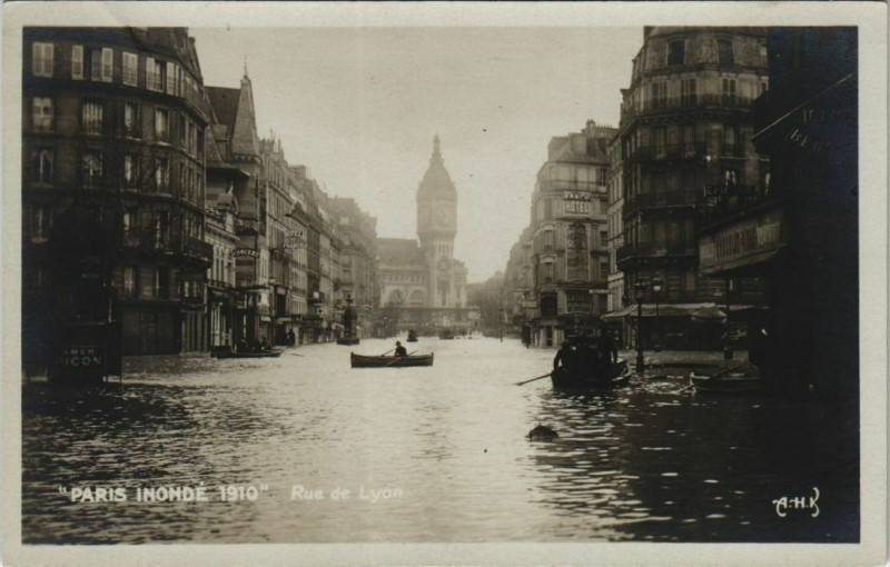 Carte postale ancienne Paris 12e - Rue de Lyon à Paris 12e