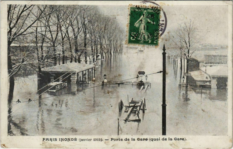 Carte postale ancienne Paris 13e - La Porte de la Gare (quai de la Gare) à Paris 13e