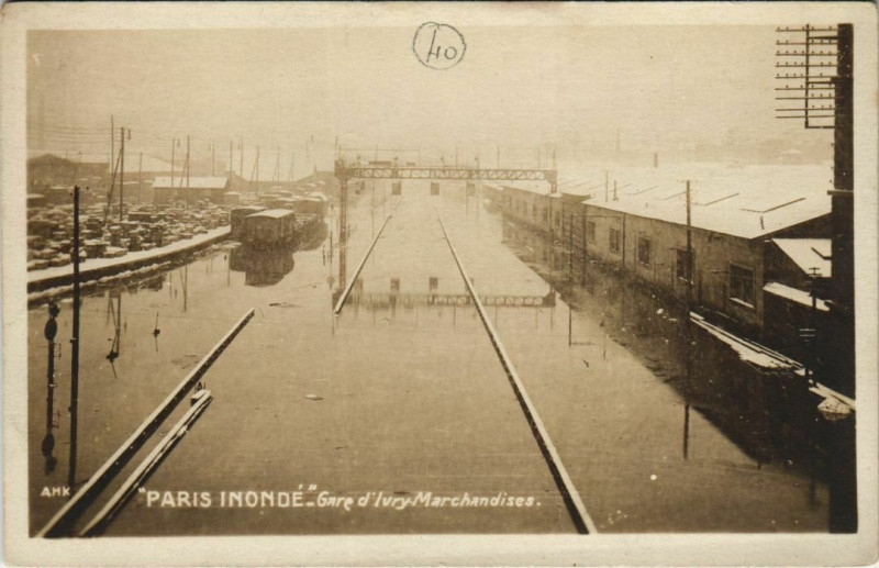 Carte postale ancienne Paris 13e - Gare d'Ivry Marchandises à Paris 13e