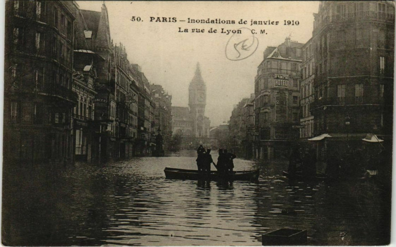 Carte postale ancienne Inondations de janvier 1910 - La rue de Lyon à Paris 12e