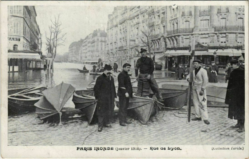 Carte postale ancienne Paris 12e - Rue de Lyon à Paris 12e
