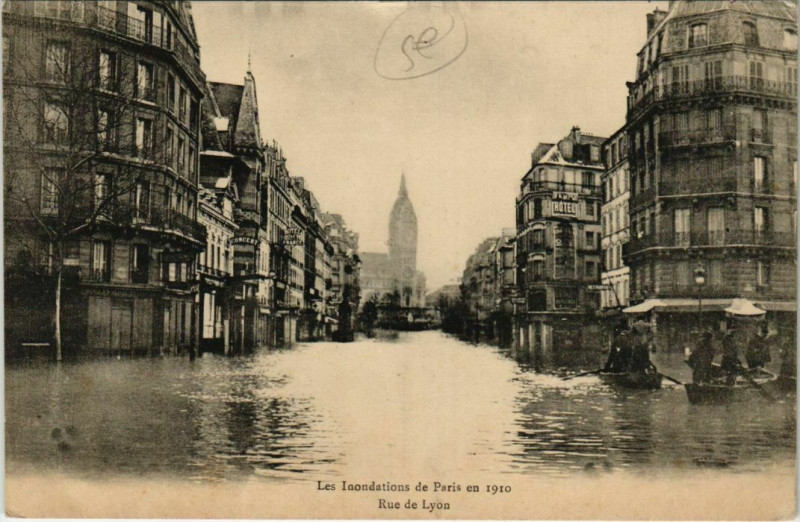 Carte postale ancienne Paris 12e - Rue de Lyon à Paris 12e