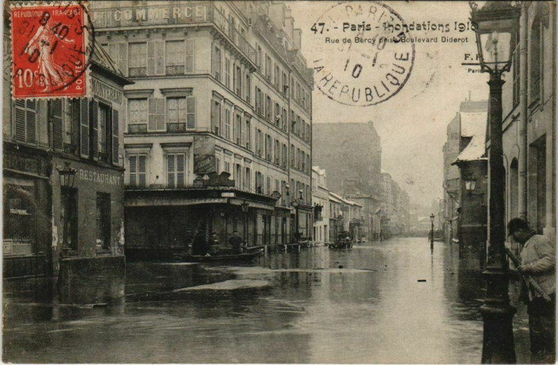 Carte postale ancienne Paris 12e - Rue de Bercy, prise Boulevard Diderot à Paris 12e