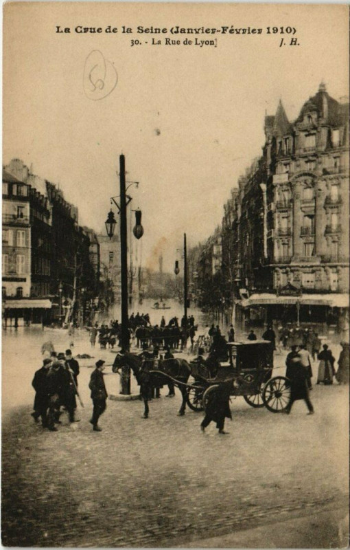 Carte postale ancienne Paris 12e - La Rue de Lyon à Paris 12e