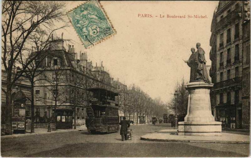 Carte postale ancienne Paris 5e - Le Boulevard Saint-Michel à Paris 5e