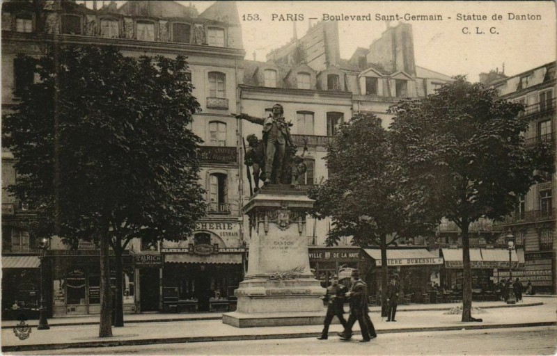 Carte postale ancienne Paris 5e - Boulevard Saint-Germain - Statue de Danton à Paris 5e