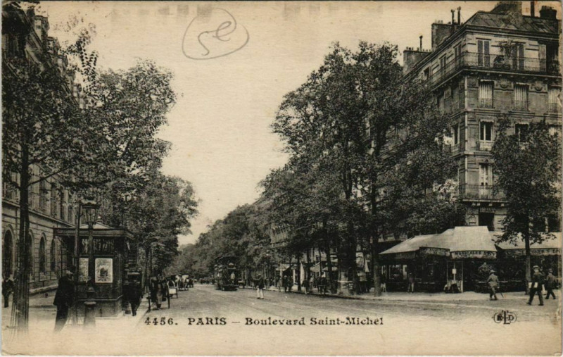 Carte postale ancienne Paris 5e - Boulevard Saint-Michel à Paris 5e