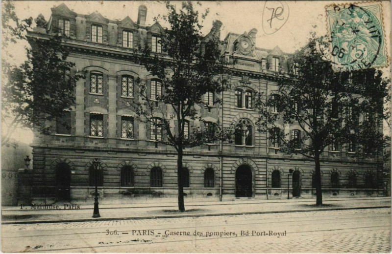 Carte postale ancienne Paris 5e - Caserne des pompiers, Bd Port-Royal  à Paris 5e