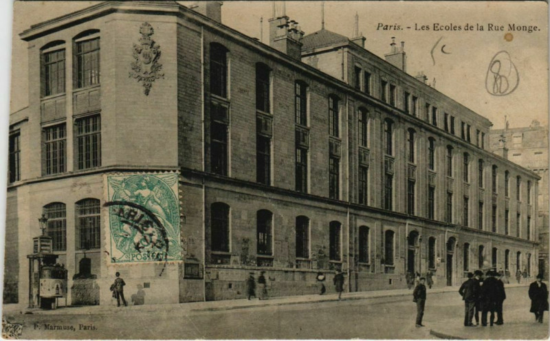 Carte postale ancienne Paris 5e - Les Ecoles de la Rue Monge à Paris 5e