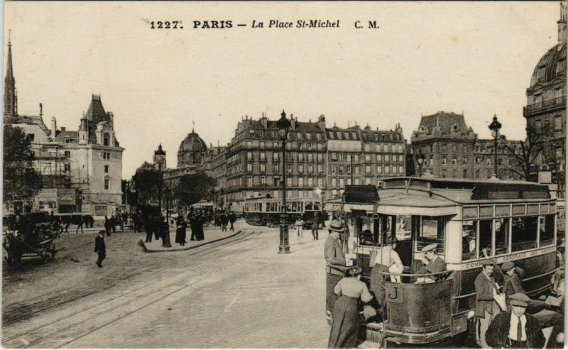 Carte postale ancienne Paris 5e - La Place Saint-Michel à Paris 5e