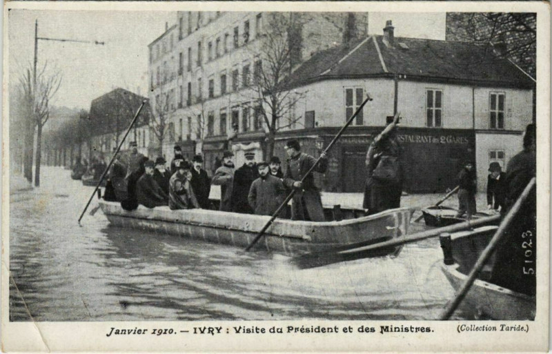 Carte postale ancienne Paris 13e - Ivry - Visite du Président et des Ministres à Paris 13e