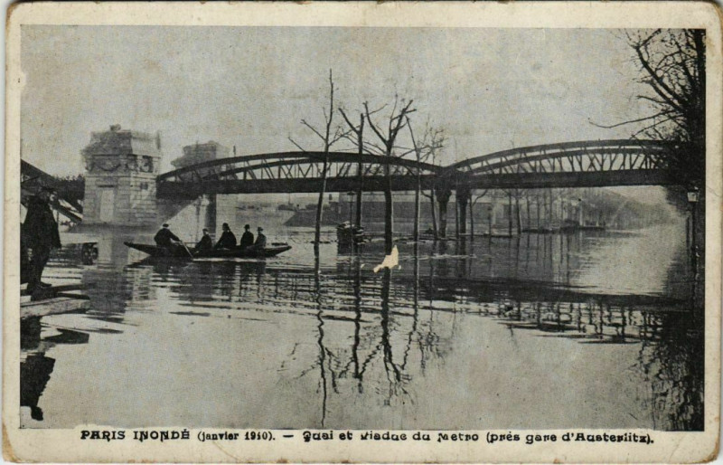 Carte postale ancienne Paris 13e - Quai et Viaduc du Métro, près gare d'Austerlitz à Paris 13e