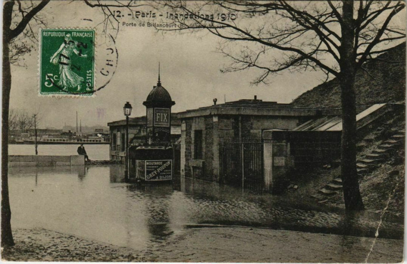 Carte postale ancienne Inondations 1910 - Porte de Billancourt (Boulevard Murat) à Paris 16e