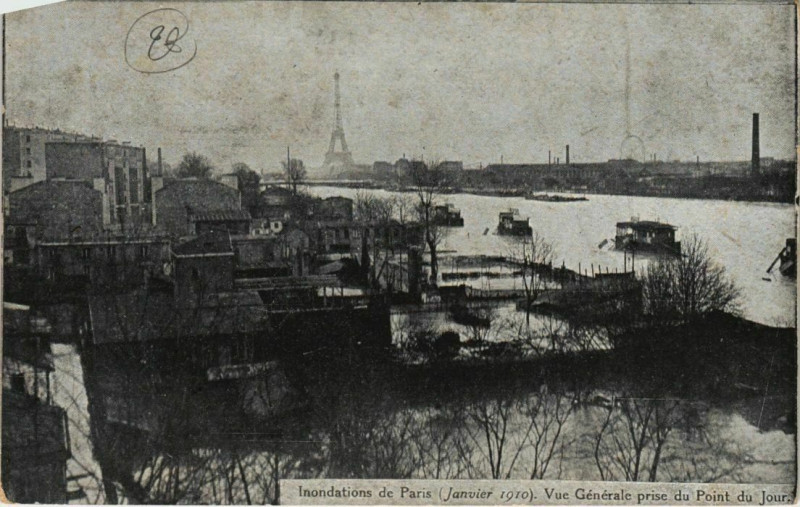 Carte postale ancienne Inondations de Paris (Janvier 1910) - Vue Générale prise du Point du Jour à Paris 16e