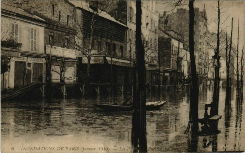 Carte postale ancienne Inondations de Paris (Janvier 1910) - Les Passerelles Rue Saint-Charles à Paris 15e