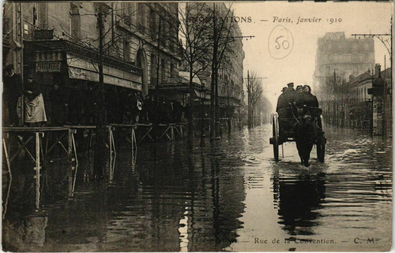 Carte postale ancienne Inondations - Paris, janvier 1910 - Rue de la Convention à Paris 15e