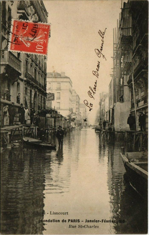 Carte postale ancienne Inondation de Paris - Janvier-Février 1910 - Rue Saint-Charles à Paris 15e