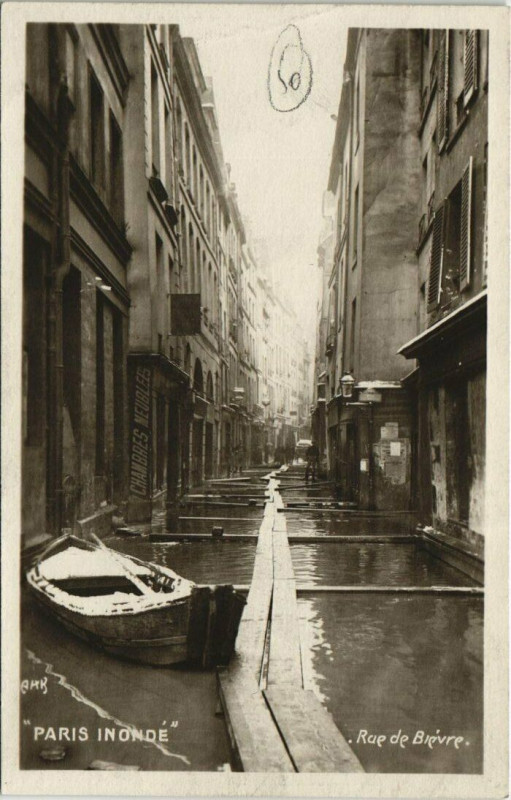Carte postale ancienne Paris 5e - Rue de Bièvre à Paris 5e