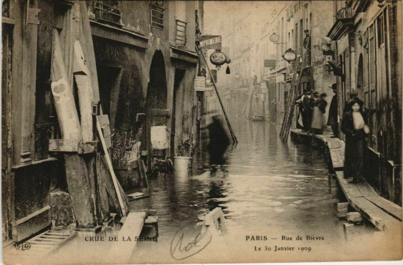 Carte postale ancienne Paris 5e - Rue de Bièvre à Paris 5e