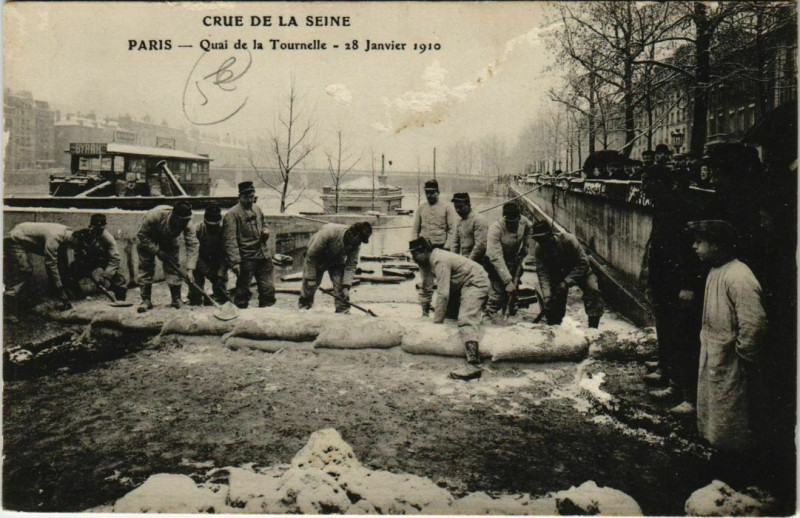 Carte postale ancienne Paris 5e - Quai de la Tournelle à Paris 5e