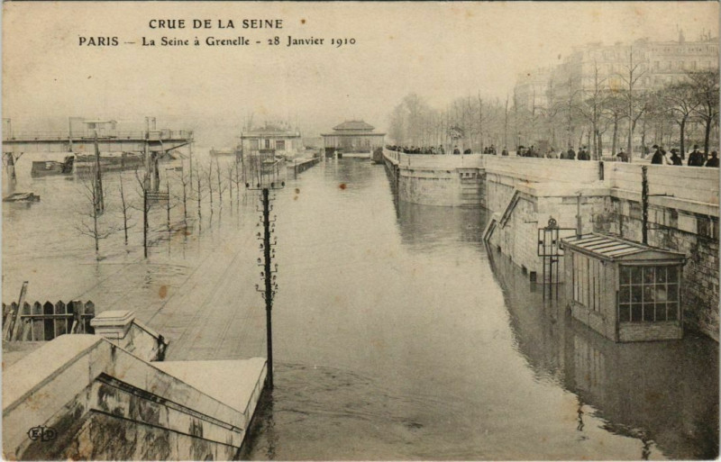 Carte postale ancienne Crue de la Seine - La Seine à Grenelle - 28 Janvier 1910 à Paris 15e