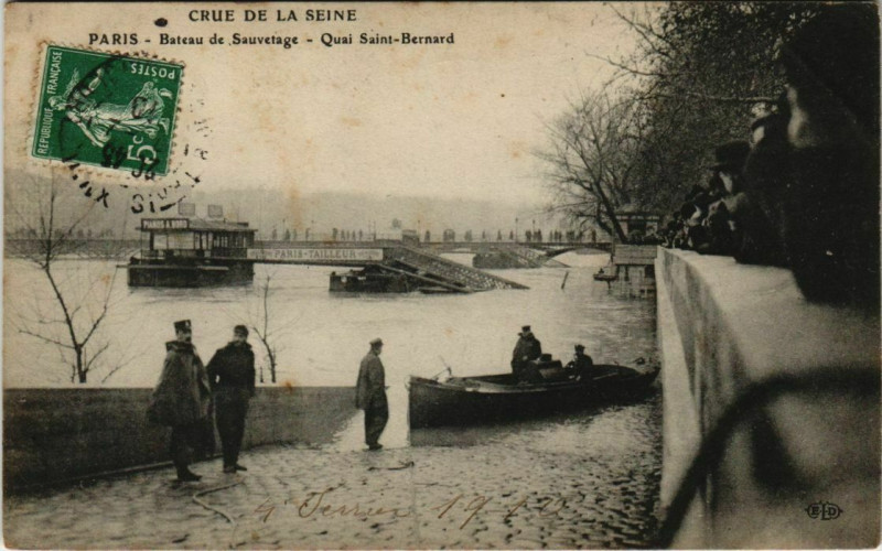 Carte postale ancienne Paris 5e - Bateau de Sauvetage - Quai Saint-Bernard à Paris 5e