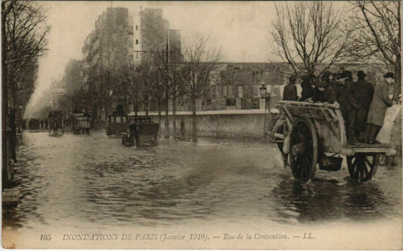 Carte postale ancienne Inondation de Paris (Janvier 1910) - Rue de la Convention à Paris 15e
