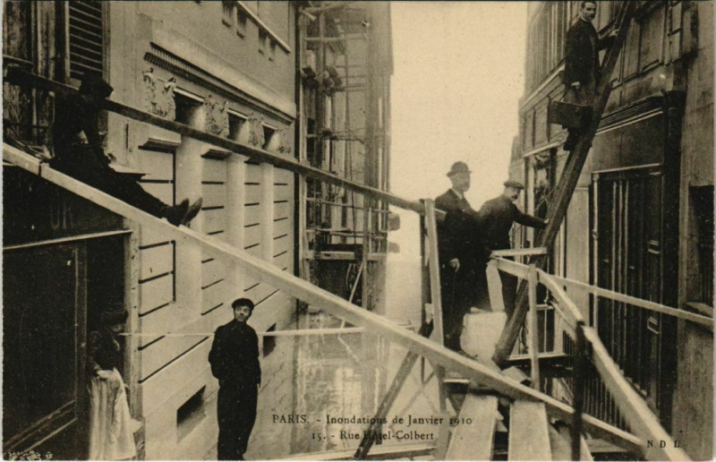 Carte postale ancienne Paris 5e - Rue Hôtel-Colbert à Paris 5e