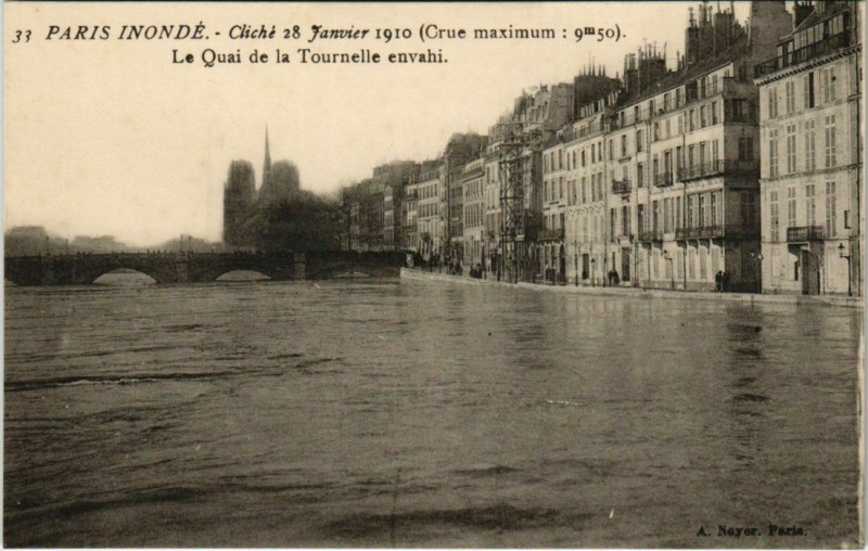 Carte postale ancienne Paris 5e - Le Quai de la Tournelle envahi à Paris 5e