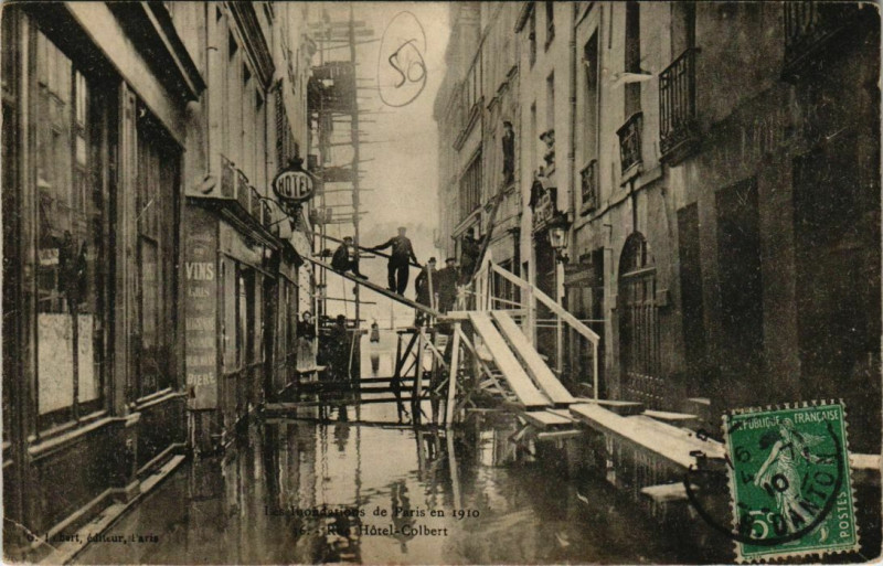 Carte postale ancienne Paris 5e - Rue Hôtel-Colbert à Paris 5e