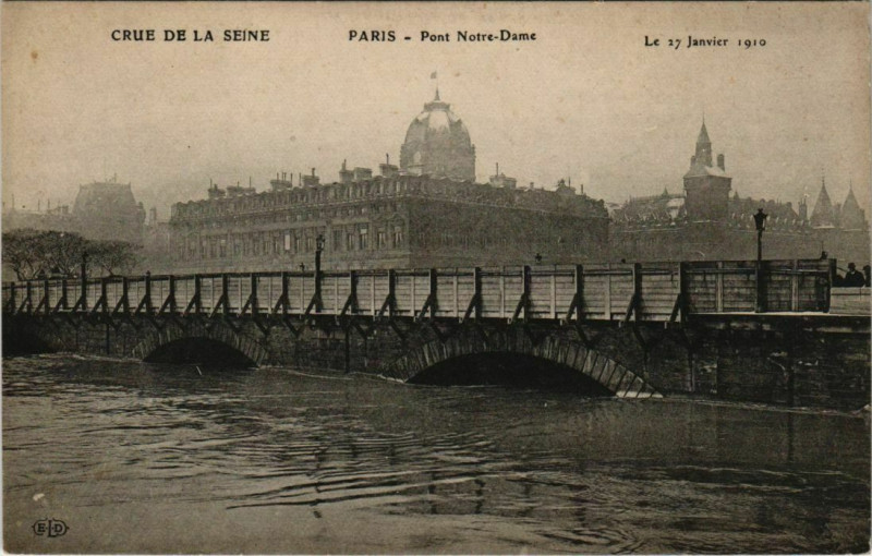 Carte postale ancienne Paris 4e - Pont Notre-Dame à Paris 4e