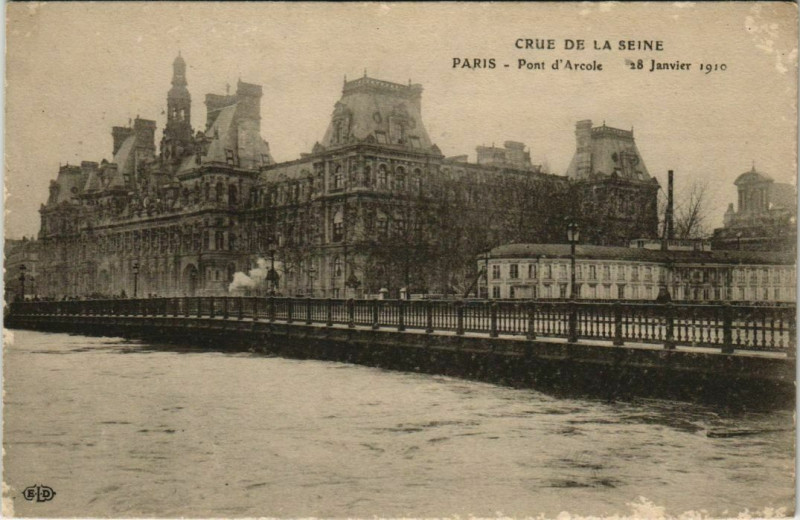 Carte postale ancienne Paris 4e - Pont d'Arcole à Paris 4e
