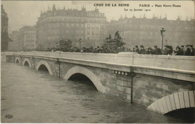 Carte postale ancienne Paris 4e - Pont Notre-Dame à Paris 4e
