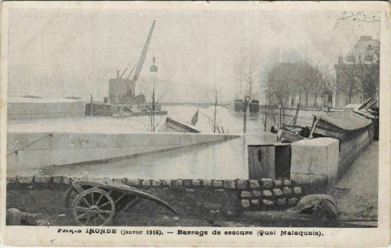 Carte postale ancienne Paris 6e - Barrage de secours (Quai Malaquais) à Paris 6e
