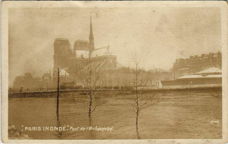 Carte postale ancienne Paris 4e - Pont de l'Archevêché à Paris 4e
