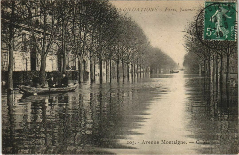 Carte postale ancienne Paris 8e - Avenue Montaigne à Paris 8e